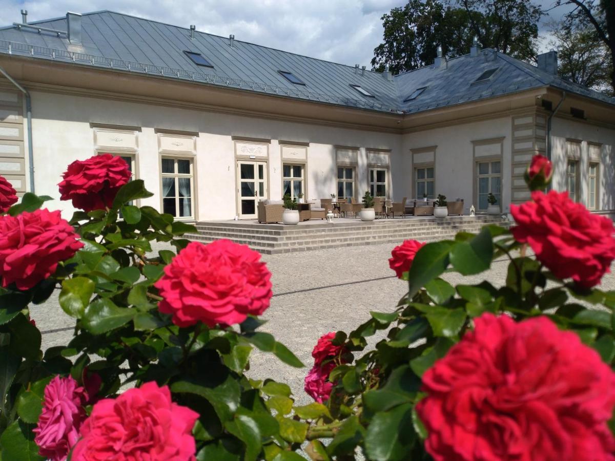 Palac Dabrowka Rawicz Exterior foto